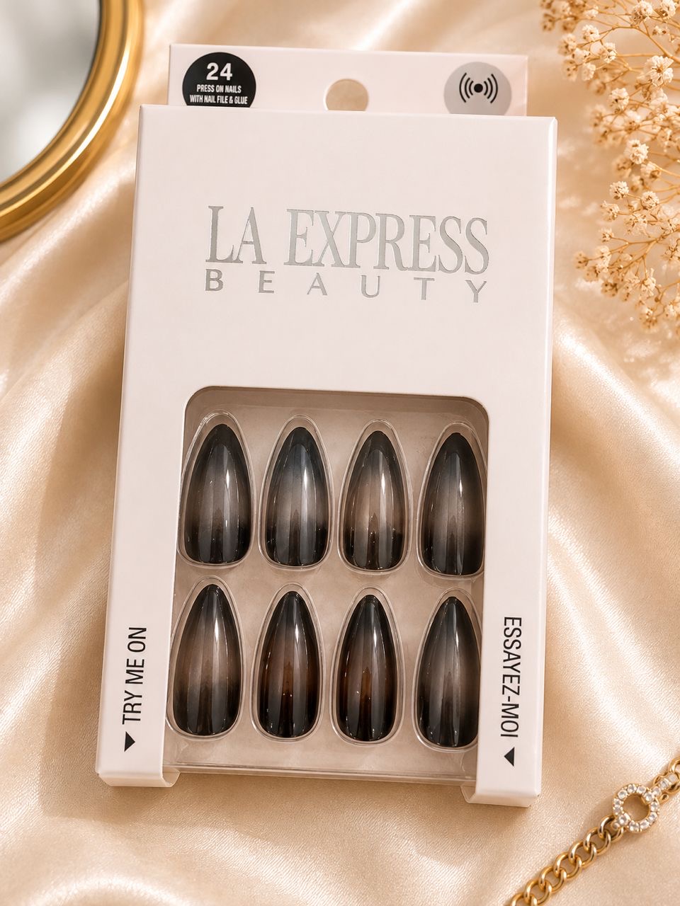 FAUX ONGLES
